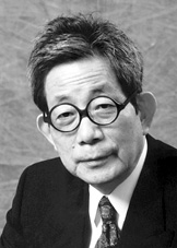 Kenzaburo Oé foto tomada de # http://nobelprize.org/nobel_prizes/literature/laureates/1994/oe-bio.html #