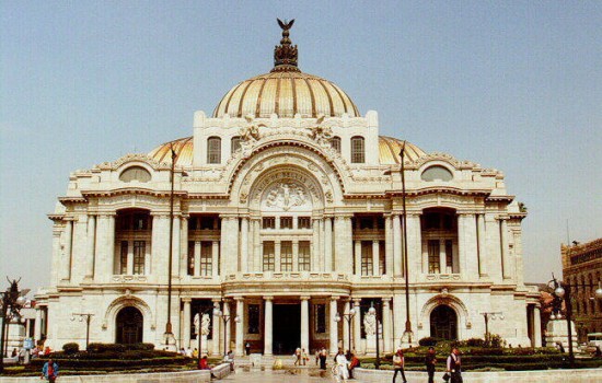 Palacio de Bellas Artes. Manipulación digital por Cyanuro.