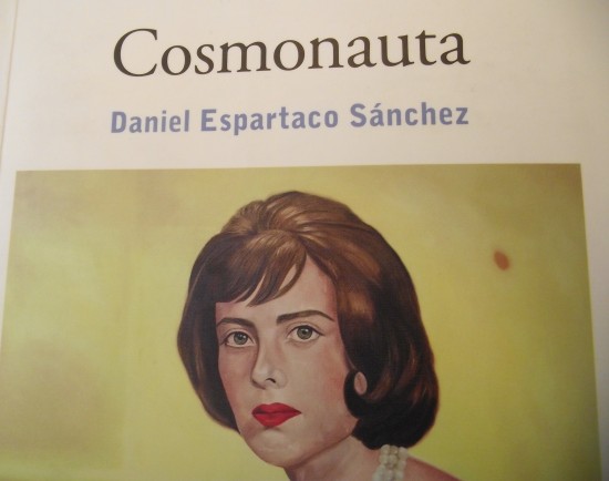 Portada de "Cosmonauta" de Daniel Espartaco Sánchez. Foto por Óscar Alarcón.