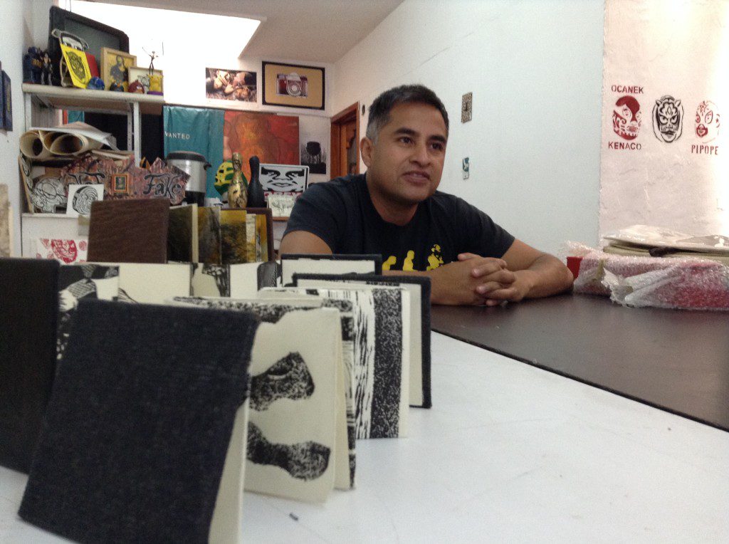 Carlos Flores Rom en Tótem Gallery Studio. Foto Óscar Alarcón