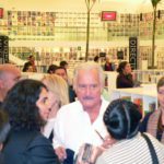 Carlos Fuentes en la librería Rosario Castellanos, foto de Pascual Borzelli Iglesias