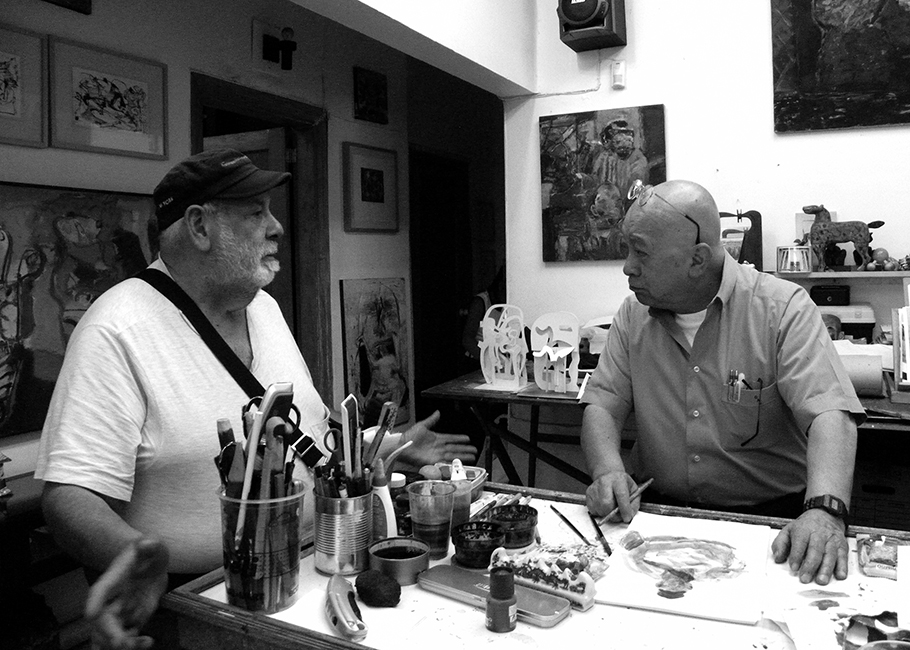 El poeta Roberto Fernández Iglesias y el pintor Gilberto Aceves Navarro, foto de Pascual Borzelli Iglesias
