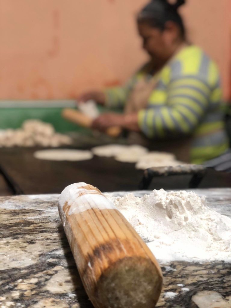 Preparación de taquitos en Chicali, foto de Karla Michelle Canett. 