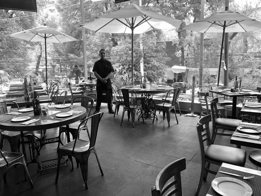 Restaurantes vacíos. Foto de Pascual Borzelli Iglesias