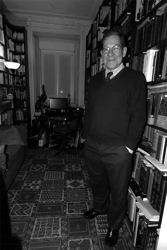 Nuno Judice en su estudio de su casa. Foto de Margarita Borzelli González