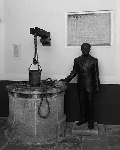 Escultura de  Ramón López Velarde, Casa Museo en Jerez, Zacatecas. Foto de Pascual Borzelli Iglesias