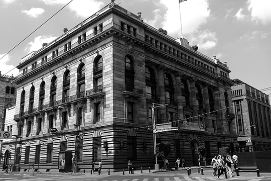 Fachada del Banco de México. Foto de Pascual Borzelli Iglesias