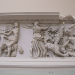 Febe y Asteria representadas en un relieve del Altar de Pérgamo