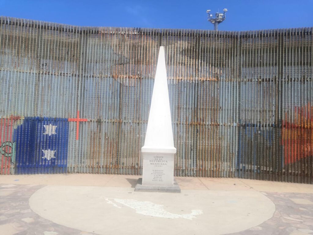 Límite de la República Mexicana en Tijuana. Foto de Abraham Camberos