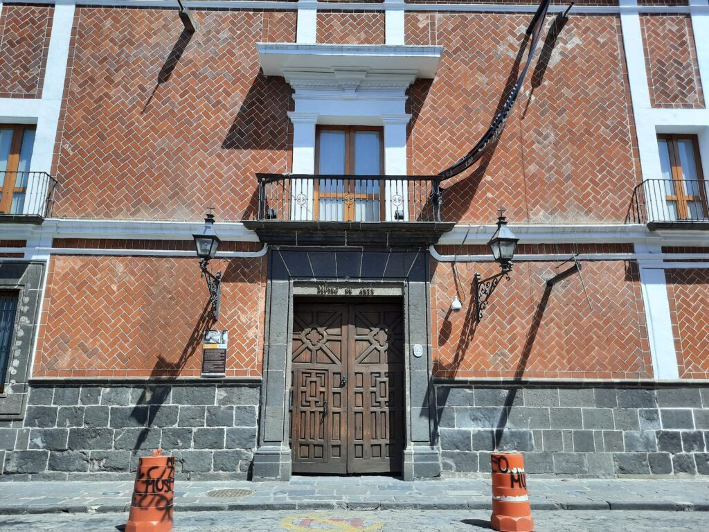 Fachada del Museo San Pedro de Arte. Foto de Óscar Alarcón