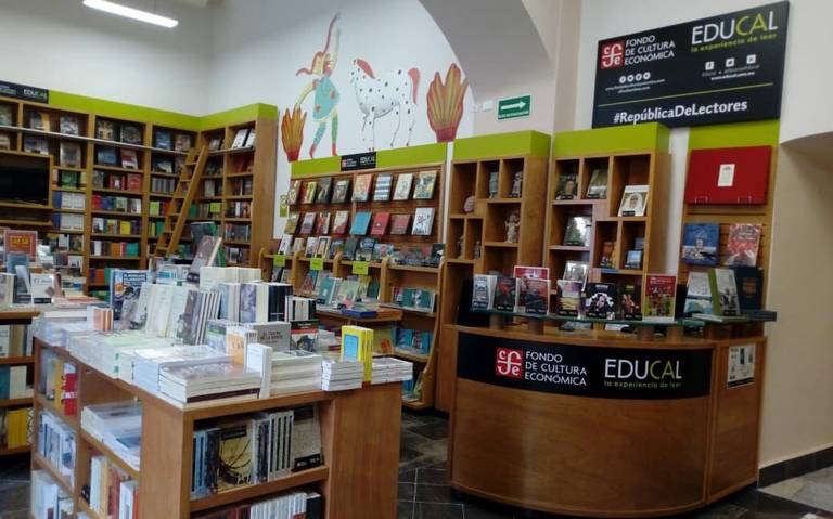 Librería Educal, sucursal Puebla. Foto tomada de la cuenta de Twitter @FCEMexico
