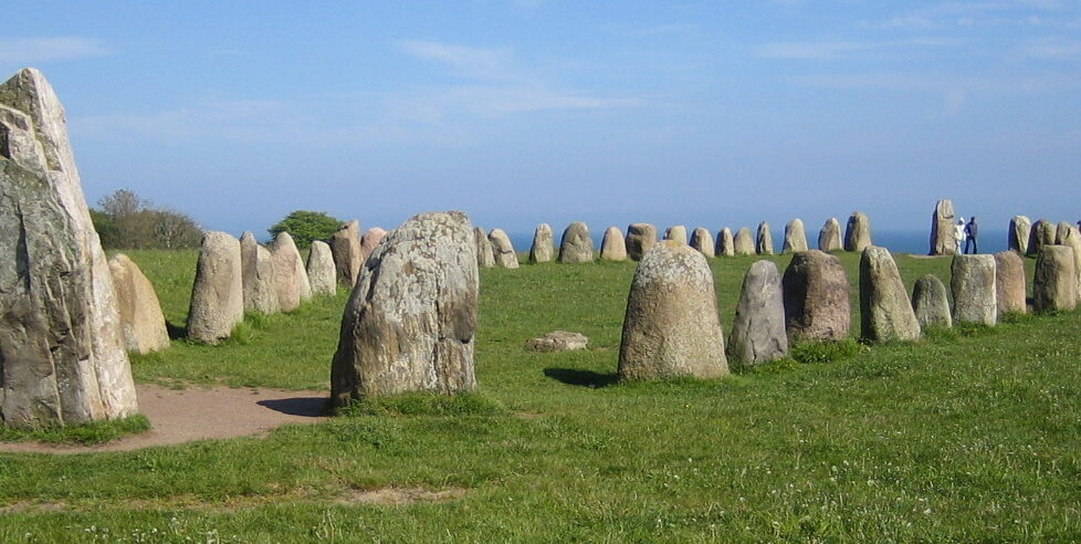 Ales stenar bred. Zona arqueológica de Suecia. Foto extraída de: https://commons.wikimedia.org/wiki/File:Ales_stenar_bred.jpg