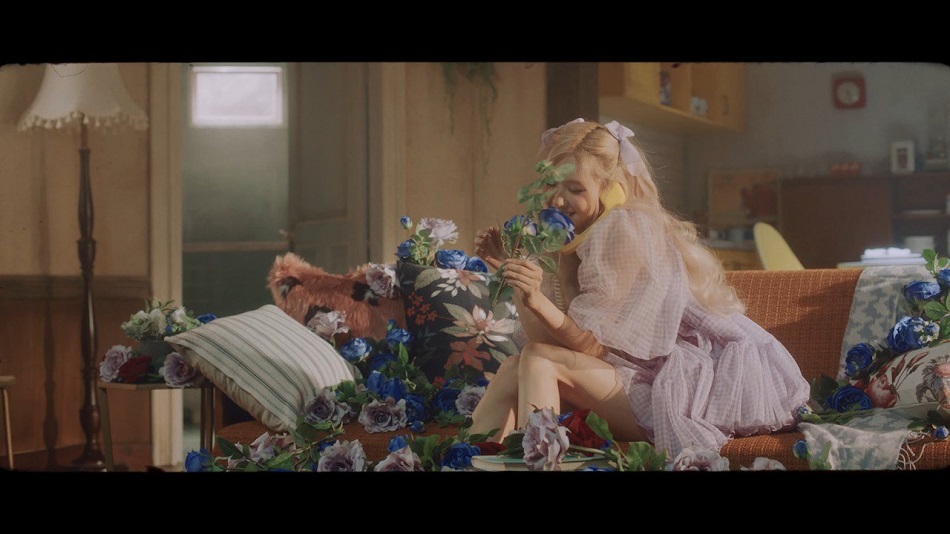Fotograma del video musical Gone, de Rosé