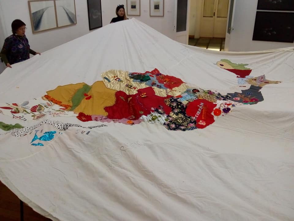 Tarde de bordada Patchwork the healing blanket. Foto cortesía de Rosa Borras.