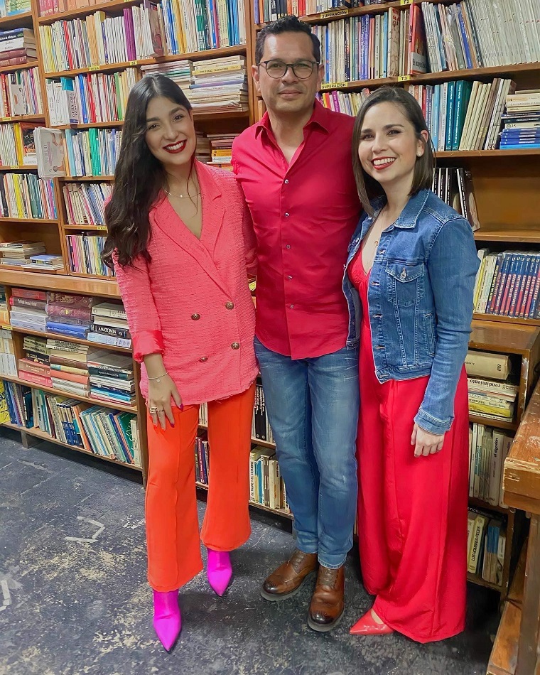 Las escritoras Diana Heredia, Juan José Luna e Ivette Landeros en la presentación del libro “Crónicas sobre la marcha”, en la Librería El Día de Tijuana.