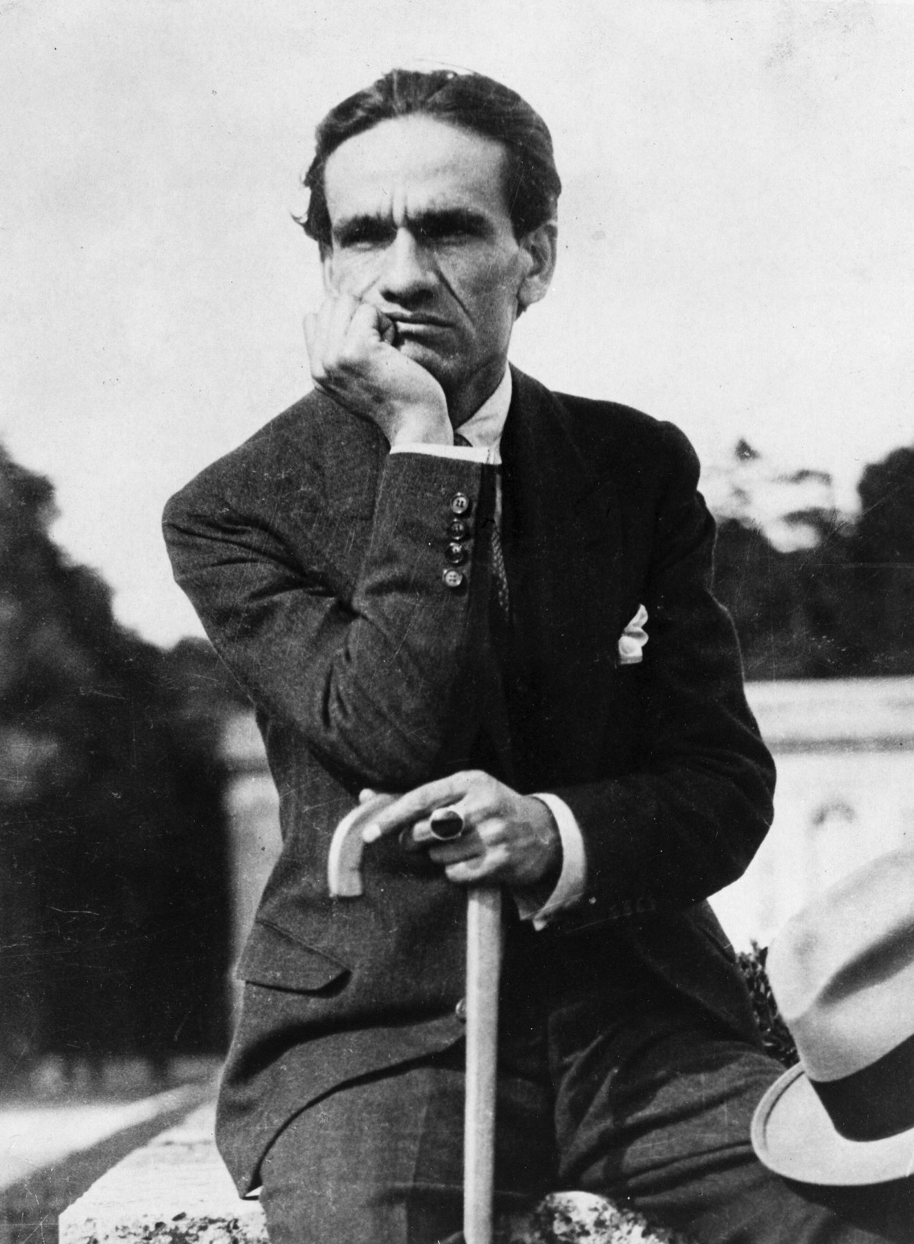 César Vallejo. Foto obtenida de https://es.wikipedia.org/wiki/C%C3%A9sar_Vallejo#/media/Archivo:Cesar_vallejo_1929.jpg