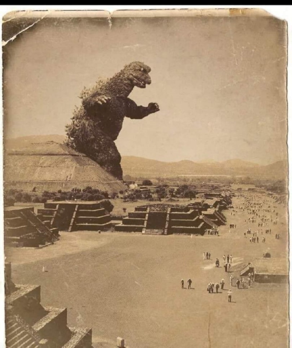 Godzilla en Teotihuacan. Principio de siglo pasado. Imagen tomada de la red