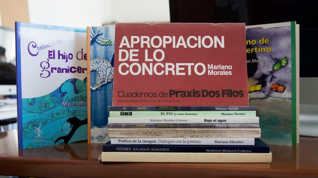 Libros de Mariano Morales. Fotografía tomada de su fan page sin su permiso