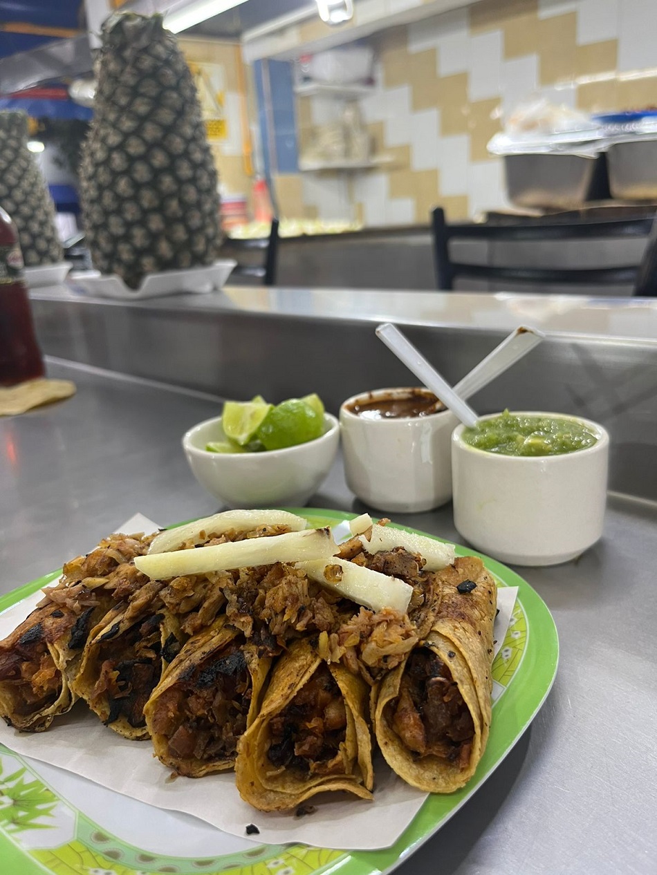 10 Taquitos Con Todo Para Llevar Juan Mendoza aka Juanito Podrido 10-taquitos-con-todo-para-llevar-juan-mendoza-aka-juanito-podrido