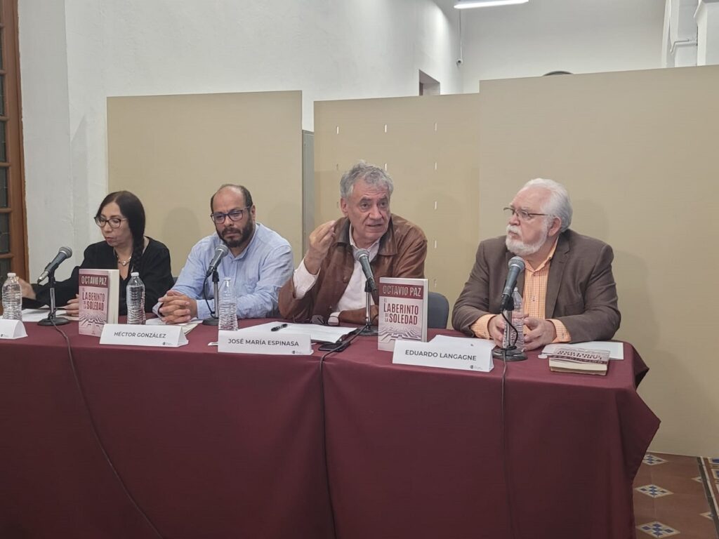 De izquierda a derecha Leticia Luna, Héctor González, José María Espinasa y Eduardo Langagne