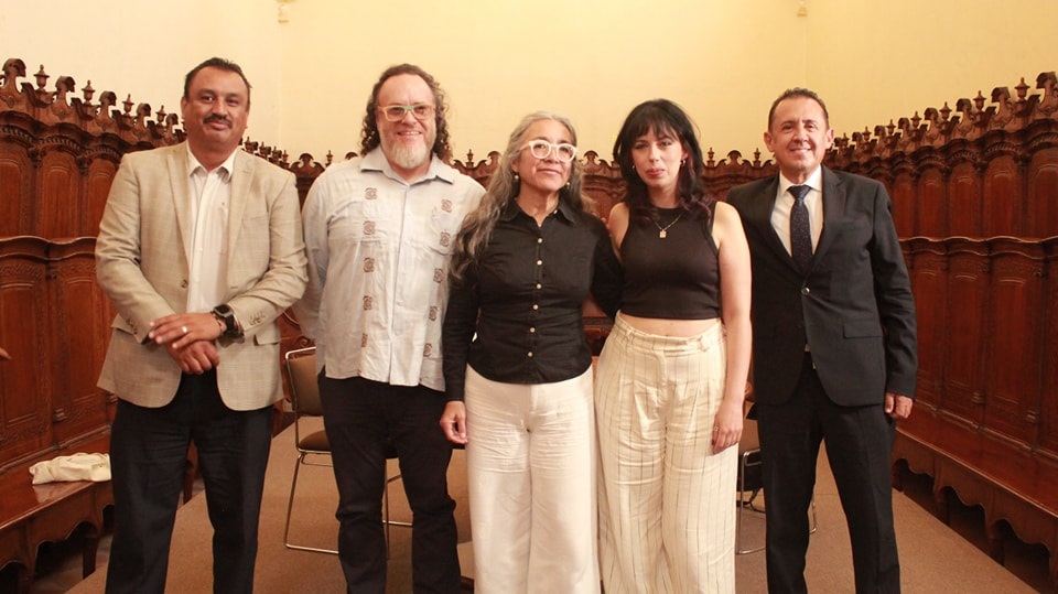 De izquierda a derecha Antonio Lucio Venegas, Alejandro Palma, Cristina Rivera Garza, Andrea Rivas y José Carlos Bernal. Foto por cortesía de la DGP BUAP