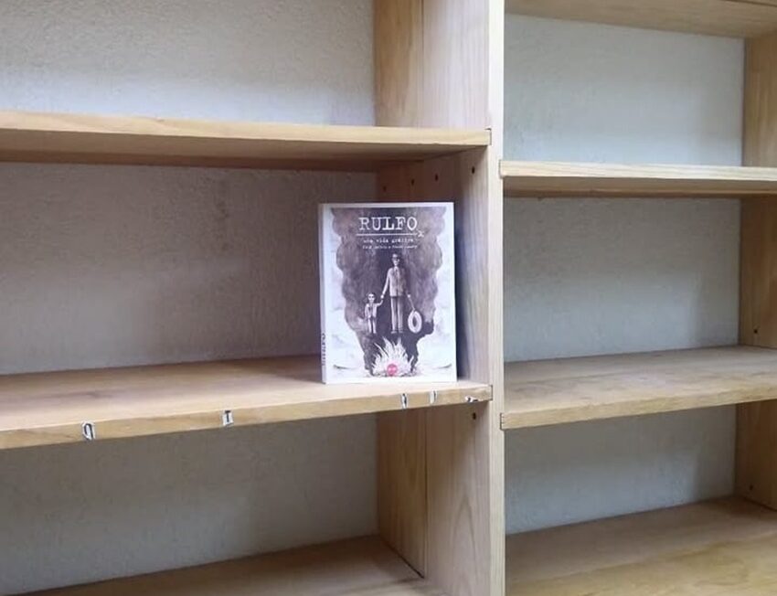 El dolor de deshacerse de la biblioteca. Fotografía de Sergio Núñez