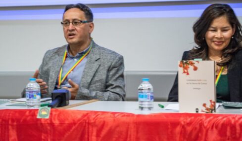 Javier Claure en la presentación de la antología de Literatura Boliviana. Fotografía por cortesía de Javier Claure
