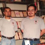 Libreros de viejo jóvenes. Foto por cortesía de Sergio Núñez