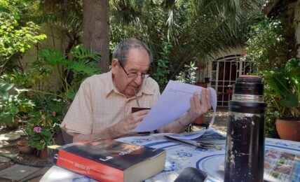 Basko Inchaurraga leyendo. Fotografía por cortesía de Fernando Ojeda