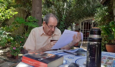 Basko Inchaurraga leyendo. Fotografía por cortesía de Fernando Ojeda