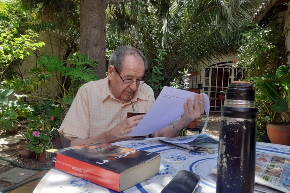 Basko Inchaurraga leyendo. Fotografía por cortesía de Fernando Ojeda