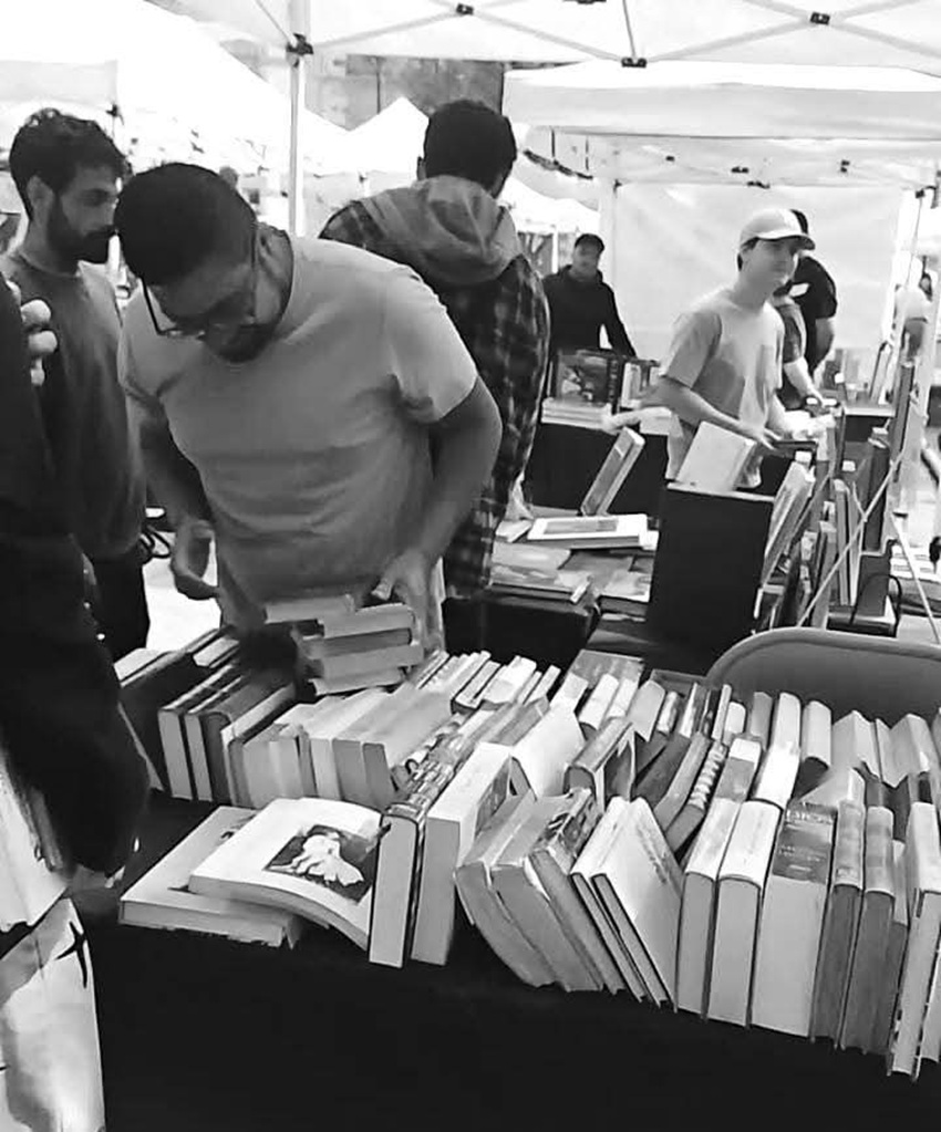 Venta de libros en San Fernando. Fotografía de Sergio Núñez