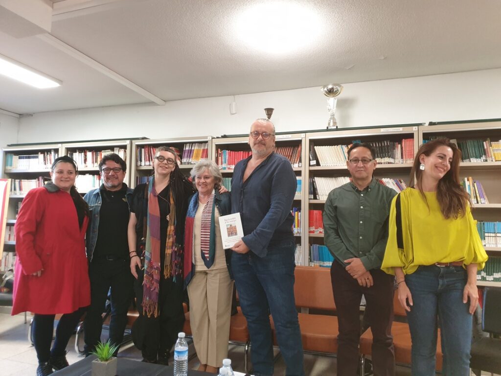 Poetas en el Instituto Torres Villar. Fotografía por cortesía de Javier Claure C.