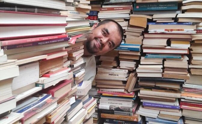 Mi inicio entre los libros. Fotografía por cortesía de Sergio Núñez