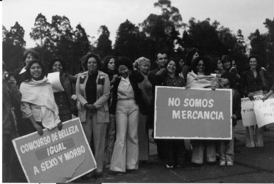 Feministas mexicanas protestando contra certamenes de belleza. Fotografía de Ana Victoria Jiménez