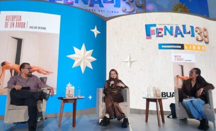 De izquierda a derecha Óscar Alarcón Salud Ochoa y Judith Castañeda durante la presentación de Autopsia de un amor en la FENALI 2026. Foto de Ricardo Castillo
