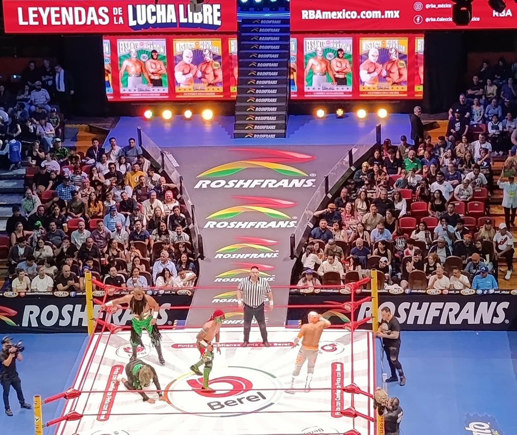 Durante una lucha se anuncia Leyendas de la Lucha Libre MX