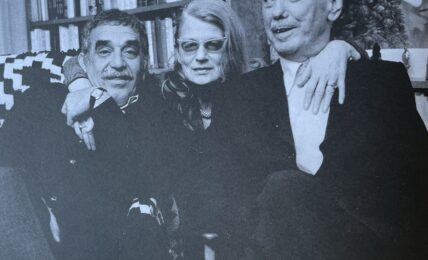 De izquierda a derecha Gabriel García Márquez María Wine y Artur Lundkvist