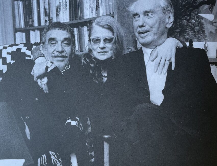 De izquierda a derecha Gabriel García Márquez María Wine y Artur Lundkvist