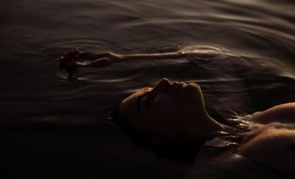 Fotografía de Klara Kulikova a través de Unsplash