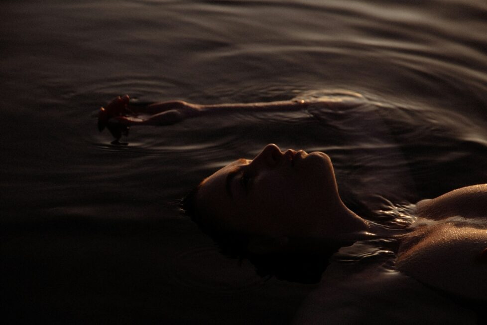 Fotografía de Klara Kulikova a través de Unsplash