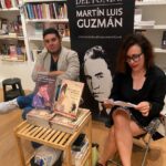 De izquierda a derecha Ricardo E. Tatto y América Pacheco en la presentación del Bestiario del bibliófilo en el FCE España
