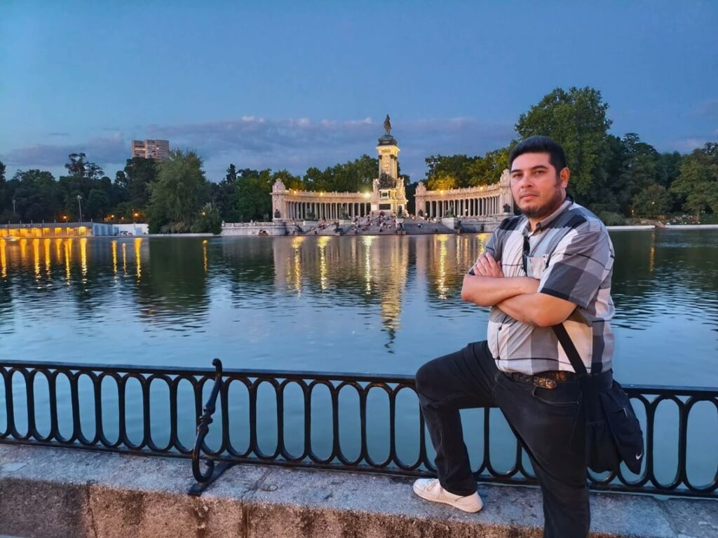 Ricardo E. Tatto en el Parque del Retiro