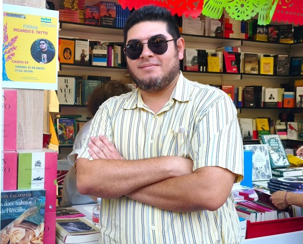 Ricardo E. Tatto en la firma de la feria del libro de Madrid