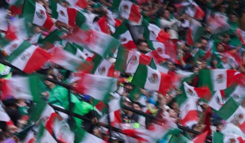 Afición en el Estadio Azteca imagen tomada de la Fan Page de Mi Selección