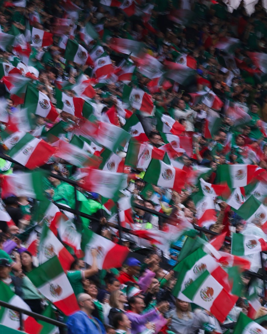 Afición en el Estadio Azteca imagen tomada de la Fan Page de Mi Selección